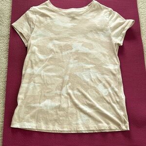 Athleta Women’s tan camo t-shirt.